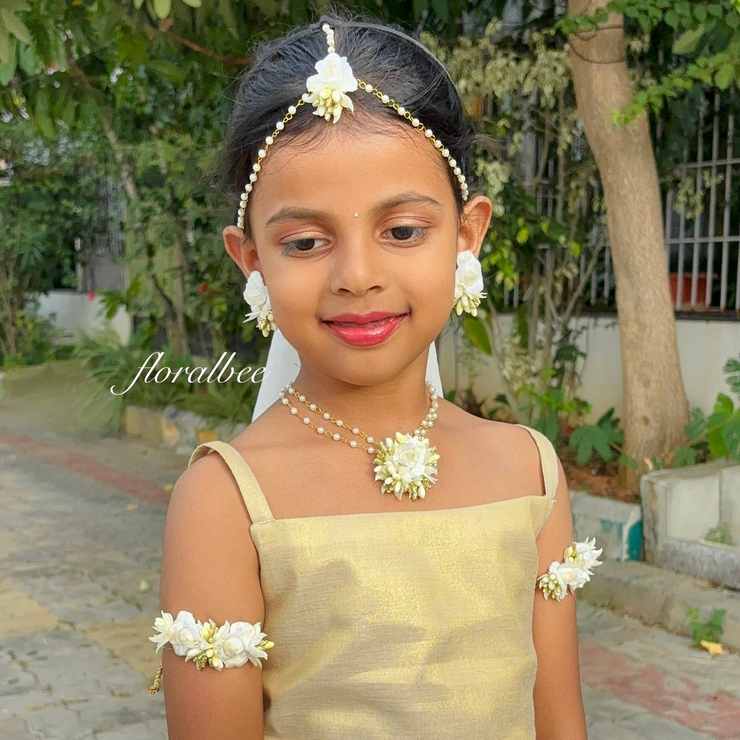 White : Radha Accessories set