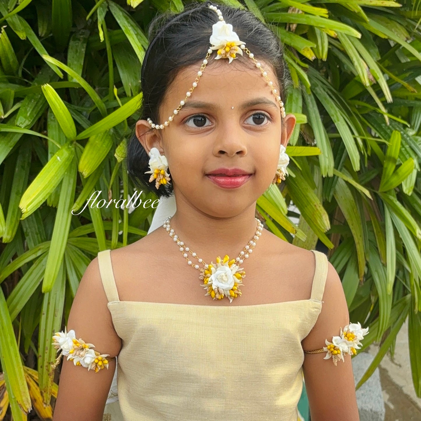 Yellow with white : Radha Accessories set